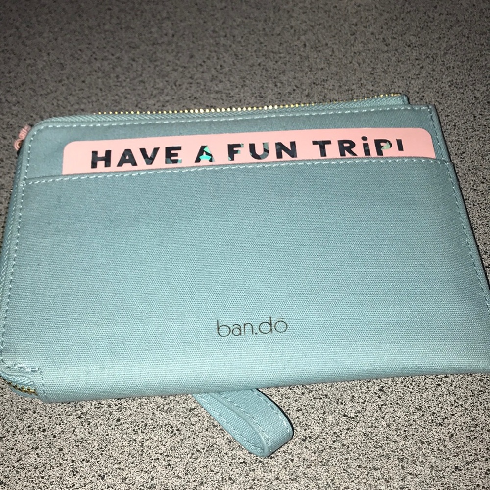 NWT Bando getaway travel clutch - Picture 8 of 8